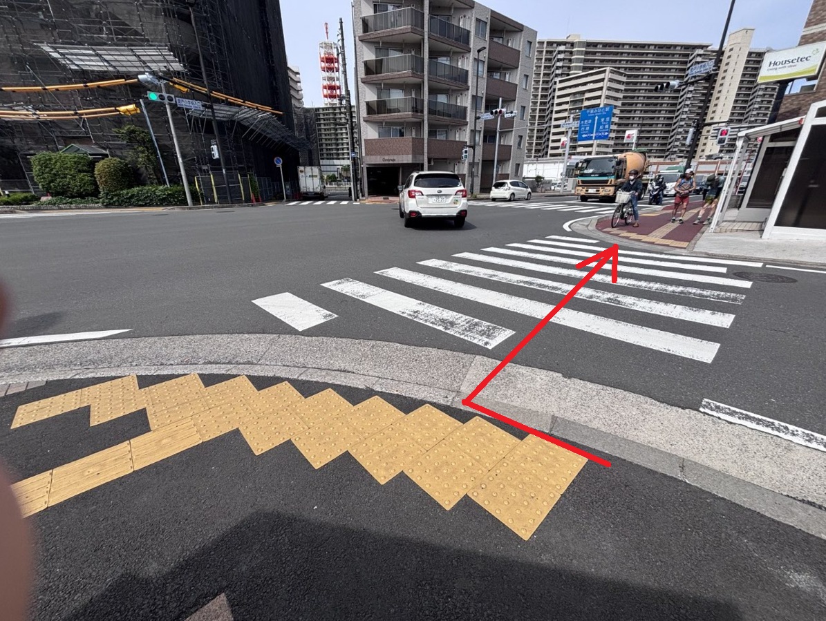 ④大通りに出たら右折します